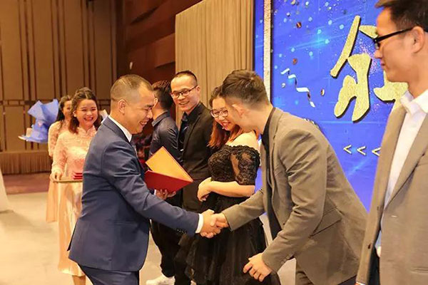 鹏通2018年终总结及表彰大会